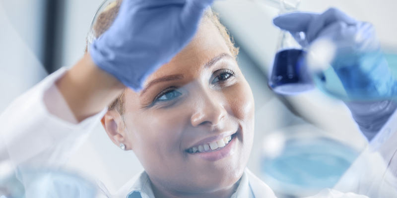 Suomi uhkaa menettää satoja miljoonia euroja kliinisten lääketutkimusten vähentyessä - lääketeollisuus vaatii tutkimukselle kunnianpalautusta